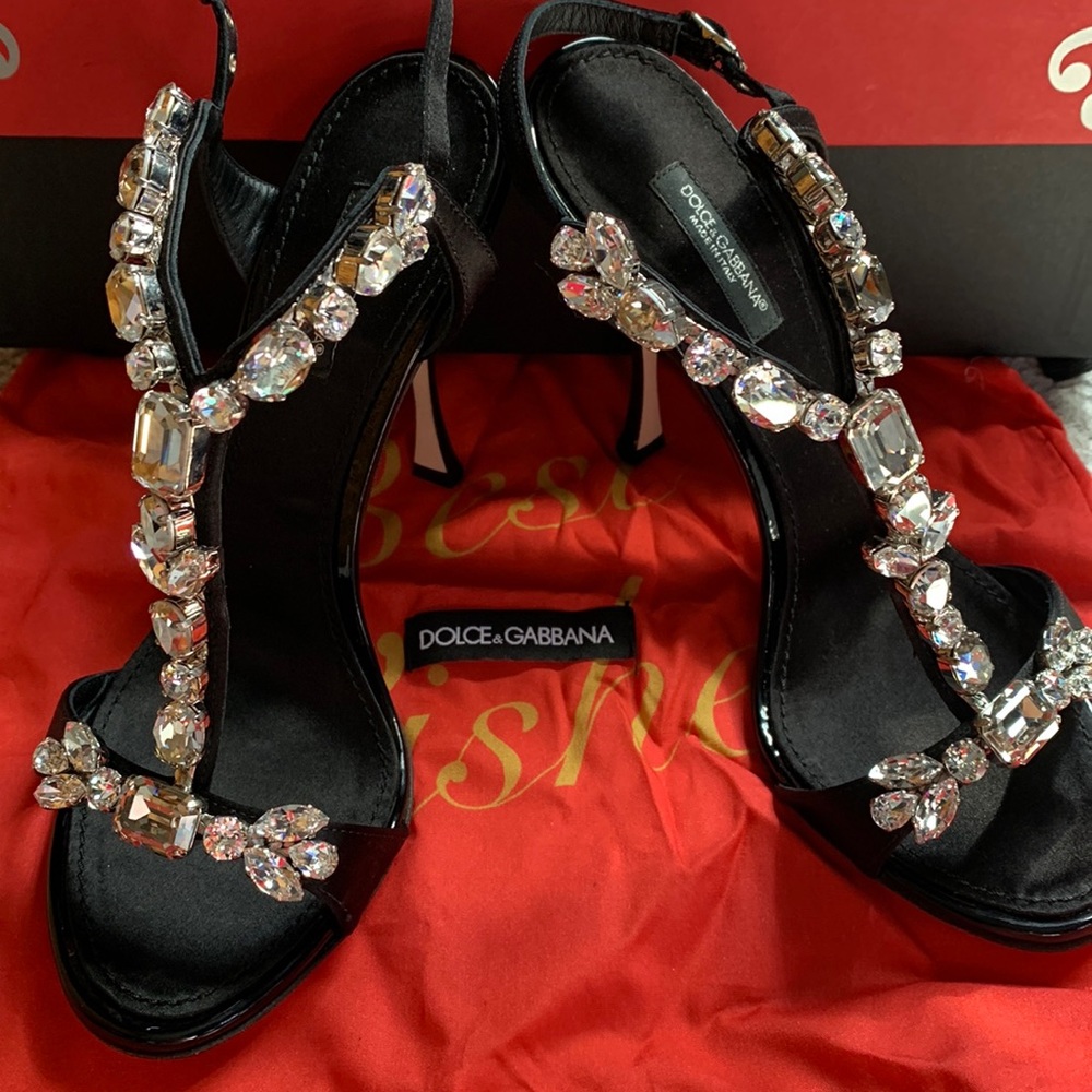 CRYSTAL-EMBELLISHED KIERA T-STRAP SANDALS IN BLACK